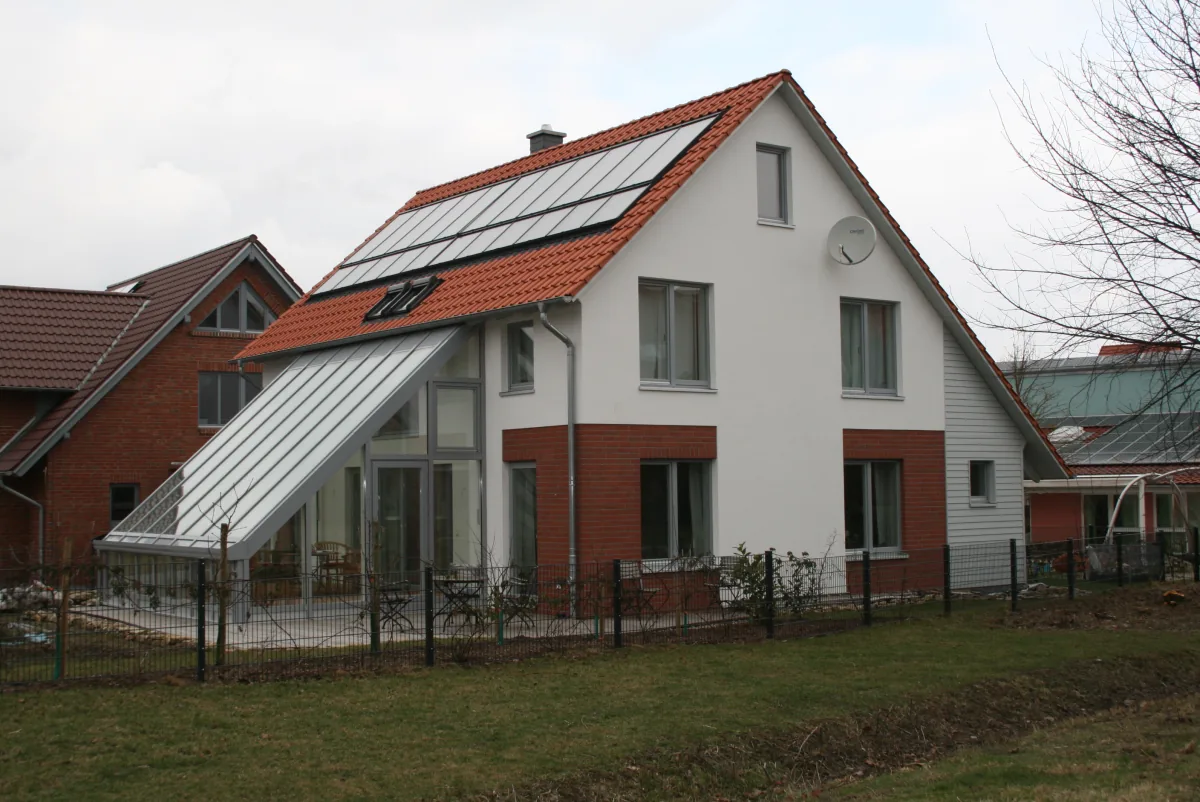 Einfamilienhaus mit Solaranlage und Wintergarten