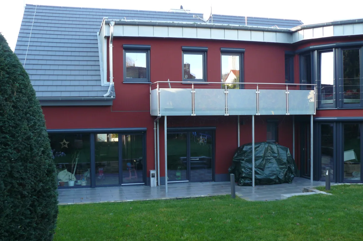 Sanierter Wohnbau mit Balkon in Göttingen